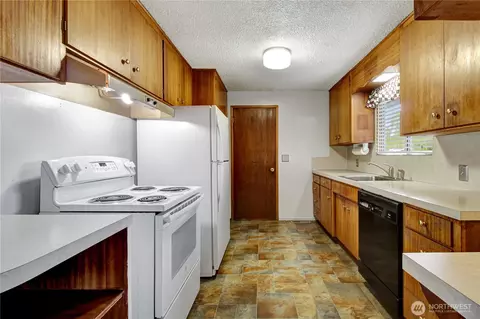Kitchen - 7903 Grant Dr, Everett, WA 98203 photo 1 of 3