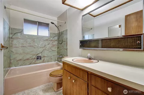 Bath - 7903 Grant Dr, Everett, WA 98203 photo 1 of 2