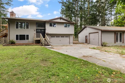 1904 Fir Woods Pl, Oak Harbor, WA 98277