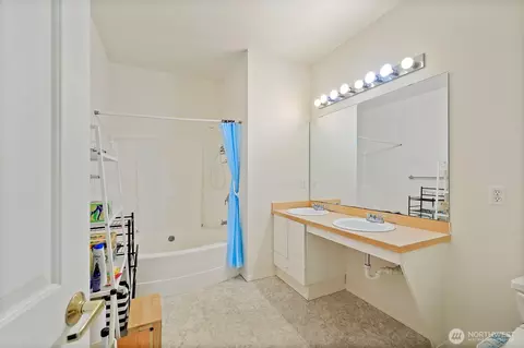 Bath - 16234 119th Pl NE #16-1, Bothell, WA 98011 photo 2 of 2