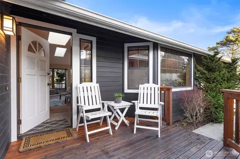 909 55th St, Port Townsend, WA 98368