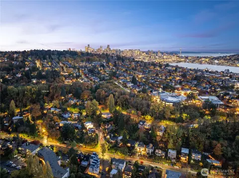 View/Area - 2410 Everett Ave E, Seattle, WA 98102 photo 3 of 3