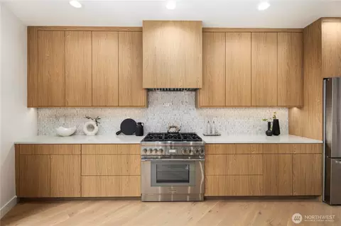 Kitchen - 2410 Everett Ave E, Seattle, WA 98102 photo 5 of 6