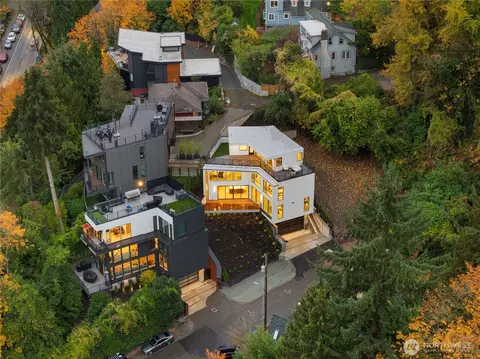 View/Area - 2410 Everett Ave E, Seattle, WA 98102 photo 1 of 3