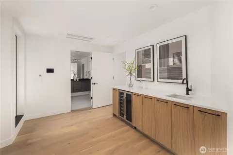Entry Way - 2410 Everett Ave E, Seattle, WA 98102 photo 1 of 1