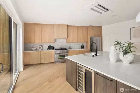 Kitchen - 2410 Everett Ave E, Seattle, WA 98102 photo 3 of 6
