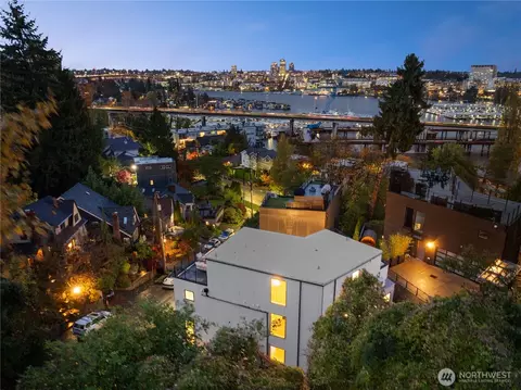 View/Area - 2410 Everett Ave E, Seattle, WA 98102 photo 2 of 3