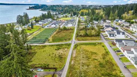 140 E Sullivan St, Allyn, WA 98524