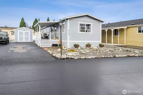 915 Mt Villa Loop, Enumclaw, WA 98022