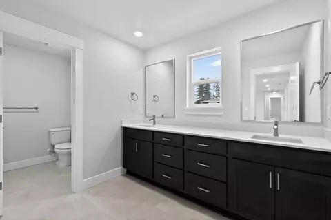 Bath - 769 Weaver Dr E, Enumclaw, WA 98022 photo 2 of 2