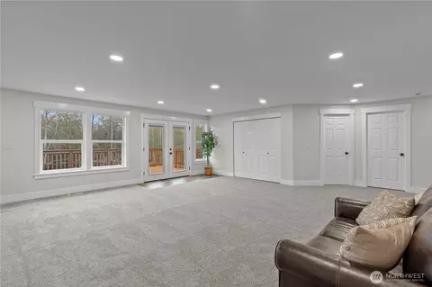Living - 907 Orting Kapowsin Hwy E, Orting, WA 98360 photo 1 of 1