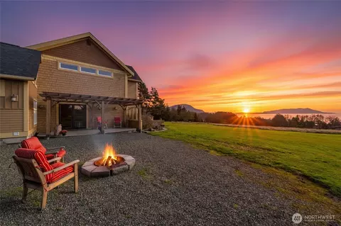 4065 Sunny Hill Ln, Lummi Island, WA 98262