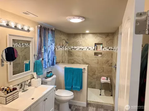Bath - 8402 209th St E, Spanaway, WA 98387 photo 2 of 5