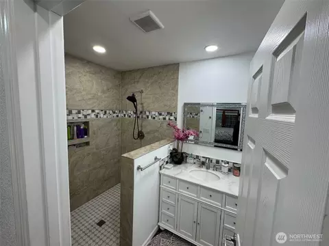 Bath - 8402 209th St E, Spanaway, WA 98387 photo 4 of 5