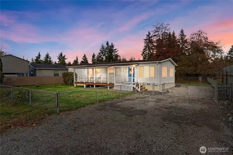13501 Ridgewood Dr E, Bonney Lake, WA 98391