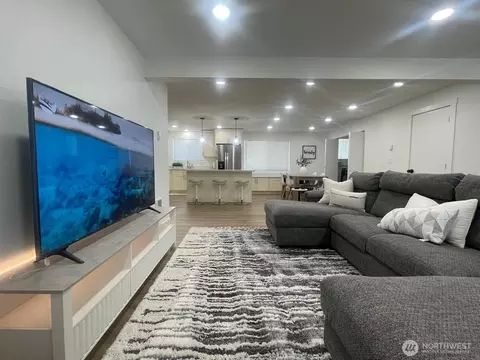 3730 SW 99th St, Seattle, WA 98126