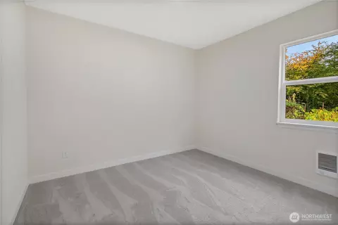 Bedroom - 99 Sumner Ave, Sumner, WA 98390 photo 4 of 4