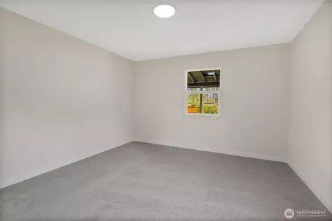 Bedroom - 99 Sumner Ave, Sumner, WA 98390 photo 1 of 4