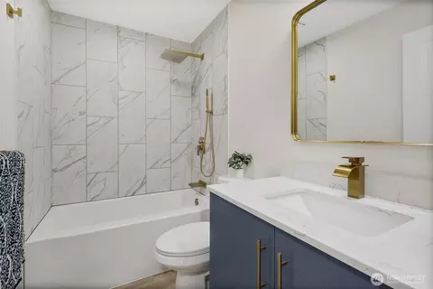 Bath - 99 Sumner Ave, Sumner, WA 98390 photo 1 of 1