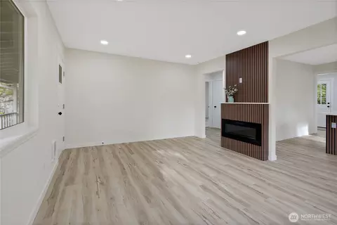 Living - 99 Sumner Ave, Sumner, WA 98390 photo 4 of 5