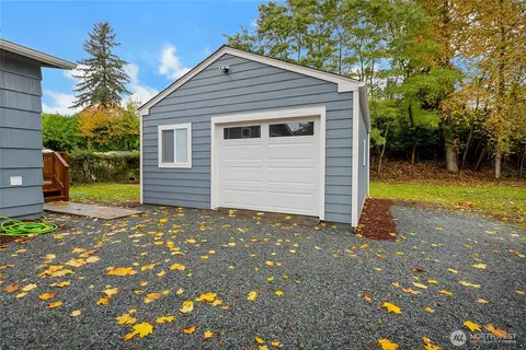 Exterior - 99 Sumner Ave, Sumner, WA 98390 photo 6 of 7