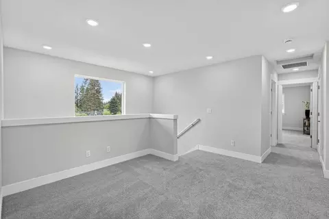 Entry Way - 657 Barquist Ln N, Enumclaw, WA 98022 photo 1 of 1