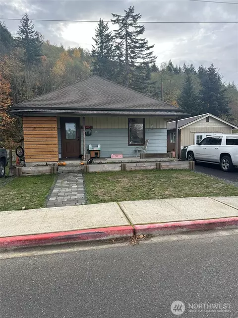 240 Pershing Ave, Carbonado, WA 98323