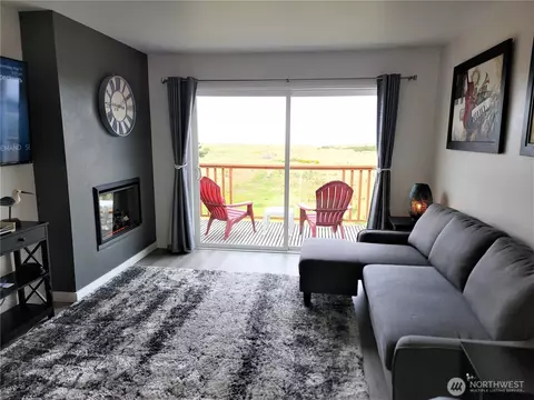304 14th St NW #304, Long Beach, WA 98631
