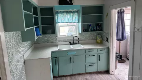317 S Jones St, Port Angeles, WA 98362