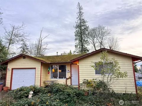 1390 Admirals Dr, Coupeville, WA 98239
