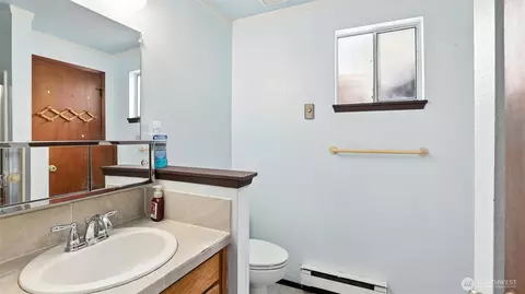 Bath - 9130 11th Pl W, Everett, WA 98204 photo 1 of 2