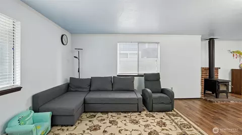 Living - 9130 11th Pl W, Everett, WA 98204 photo 3 of 4