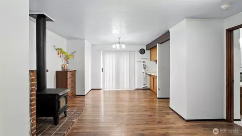 Living - 9130 11th Pl W, Everett, WA 98204 photo 4 of 4