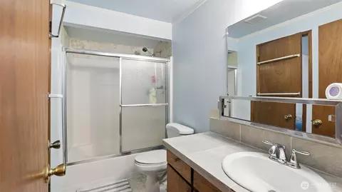 Bath - 9130 11th Pl W, Everett, WA 98204 photo 2 of 2