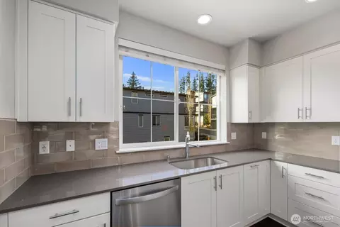 Kitchen - 1325 Seattle Hill Rd #A2, Bothell, WA 98012 photo 6 of 8