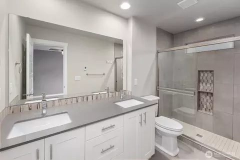 Bath - 1325 Seattle Hill Rd #A2, Bothell, WA 98012 photo 3 of 5