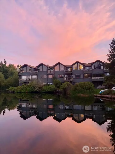 19414 Aurora Ave N #107, Shoreline, WA 98133