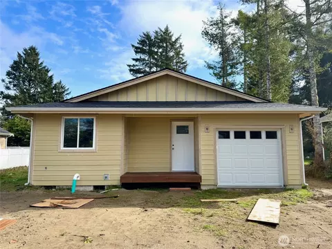 660 Itswoot Ave SE, Ocean Shores, WA 98569