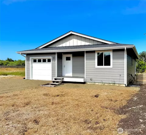 957 Cascade Ave SW, Ocean Shores, WA 98569