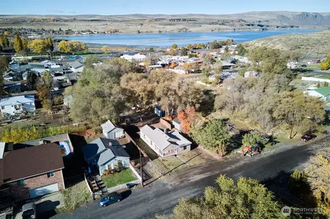 121 N Fern St, Soap Lake, WA 98851