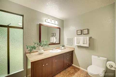 Bath - 22710 2nd Ave SE, Bothell, WA 98021 photo 2 of 3