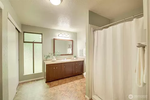 Bath - 22710 2nd Ave SE, Bothell, WA 98021 photo 1 of 3