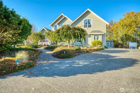 1561 Ocean View Ln, Point Roberts, WA 98281