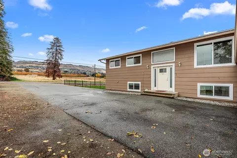 3010 NW Cascade Ave, East Wenatchee, WA 98802