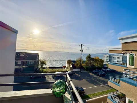 4222 Beach Dr SW #401, Seattle, WA 98116