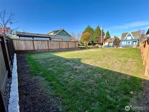 1241 8th St, Bremerton, WA 98337