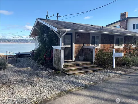 3151 Shoreline Dr, Camano Island, WA 98282
