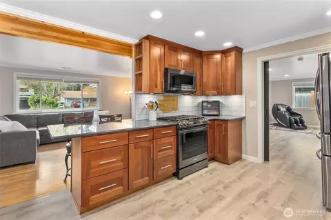 Kitchen - 10433 23rd Dr SE, Everett, WA 98208 photo 1 of 4