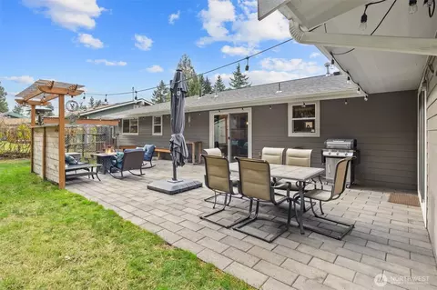 Exterior - 10433 23rd Dr SE, Everett, WA 98208 photo 3 of 11