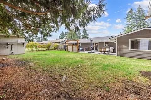 Exterior - 10433 23rd Dr SE, Everett, WA 98208 photo 7 of 11